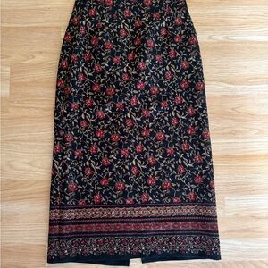 Briggs New York Black and Red Floral Filigree Pencil Skirt